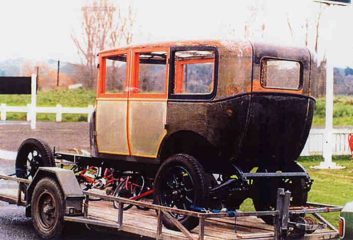 Crossley 1925 V screen saloon