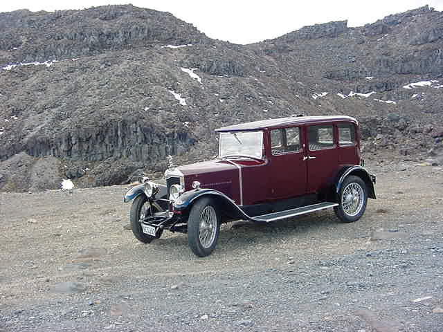 Crossley 15.7 saloon