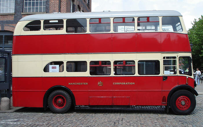 Crossley DD42 bus