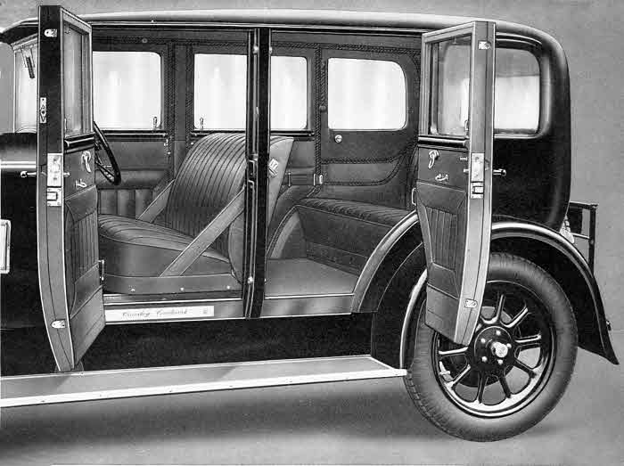 Crossley 15.7 De-Luxe saloon