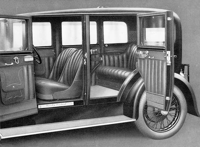 Crossley 15.7 De-Luxe saloon